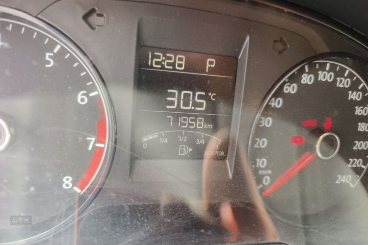 Volkswagen Polo 2017 car image #14