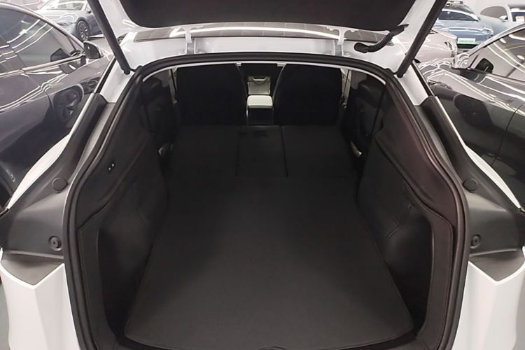 Tesla Model Y 2025 #19 Tesla Model Y 2025 car image #19