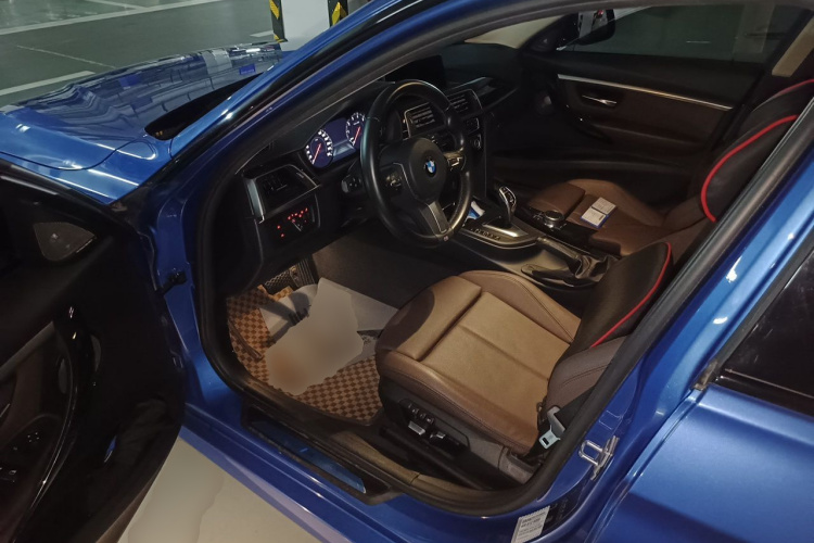 BMW 3 Series 2019 car image #9
