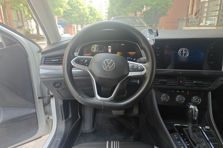 Volkswagen Bora 2022 car image #11