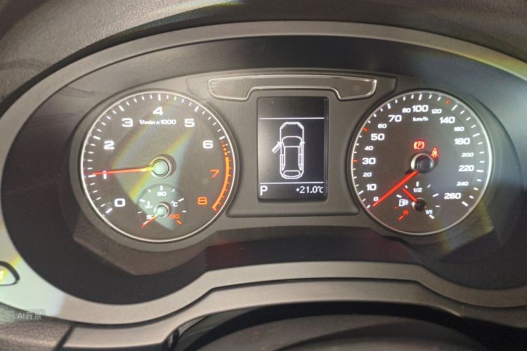 Audi Q3 2019 car image #13