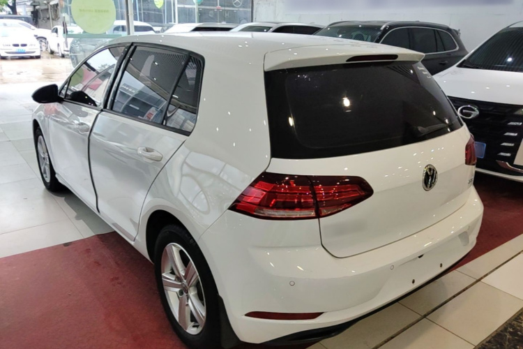 Volkswagen Golf 2018 car image #5