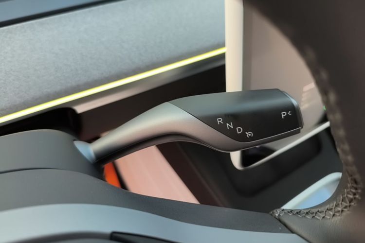 Tesla Model Y 2024 #14 Tesla Model Y 2024 car image #14