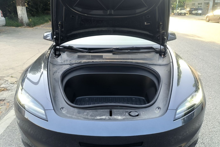Tesla Model 3 2025 car image #20