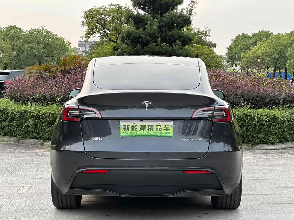 Tesla Model Y 2024 #5 Tesla Model Y 2024 car image #5
