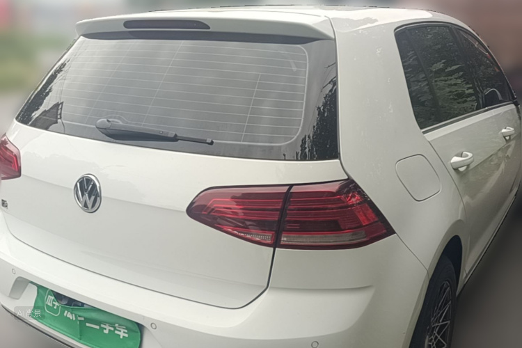 Volkswagen Golf 2018 car image #7