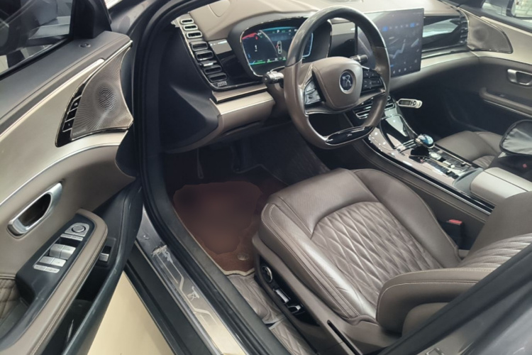 BYD Han 2023 car image #16
