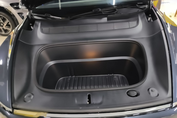 Tesla Model Y 2025 immagine di auto #22