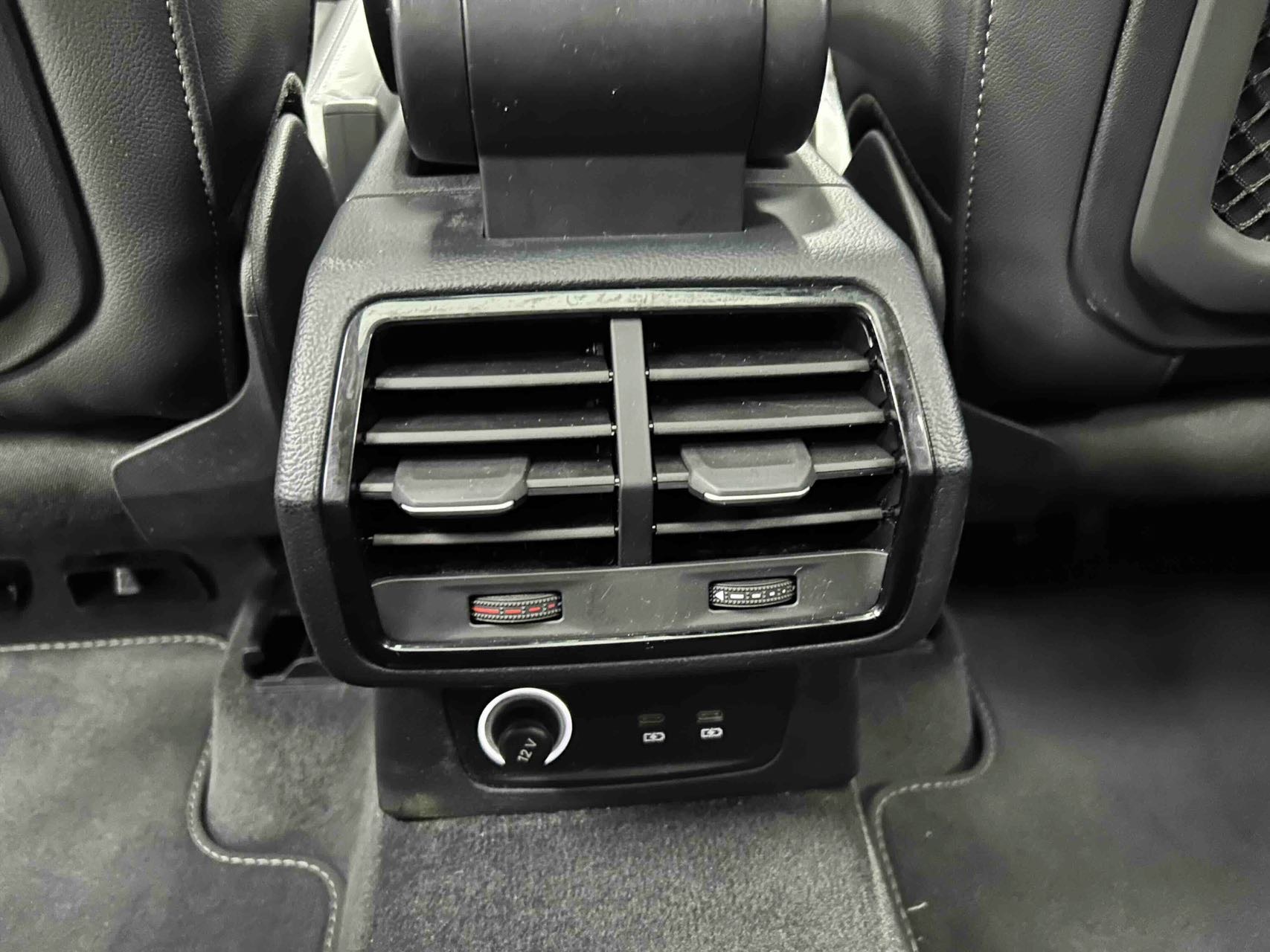Audi Q3 2022 car image #9