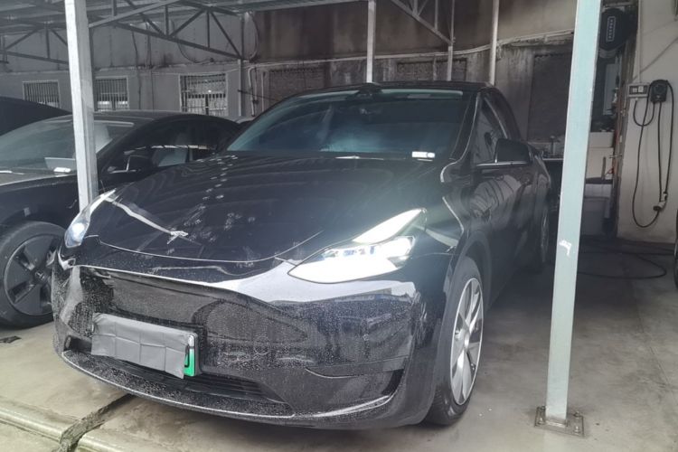 Tesla Model Y 2022 car image #2