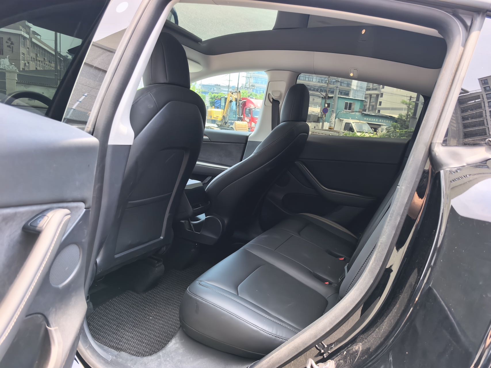 Tesla Model Y 2021 car image #5