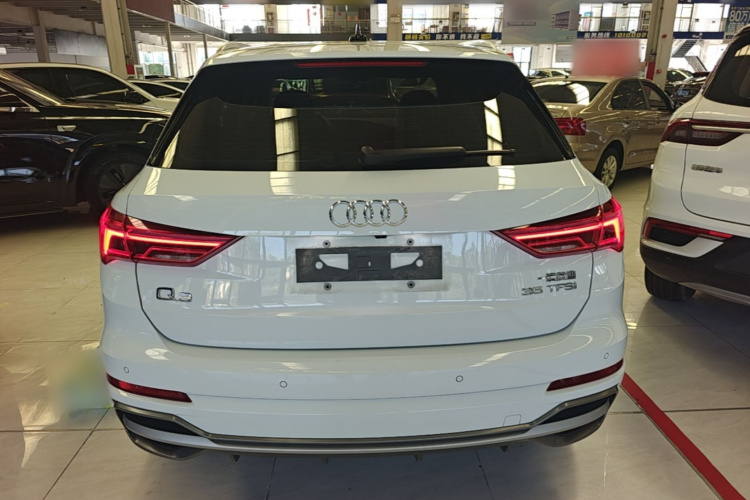 Audi Q3 2020 car image #4