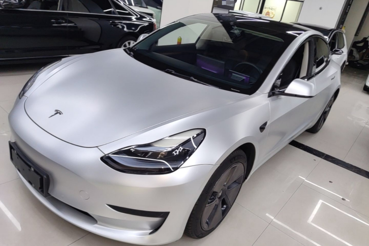 Tesla Model 3 2023 car image #2