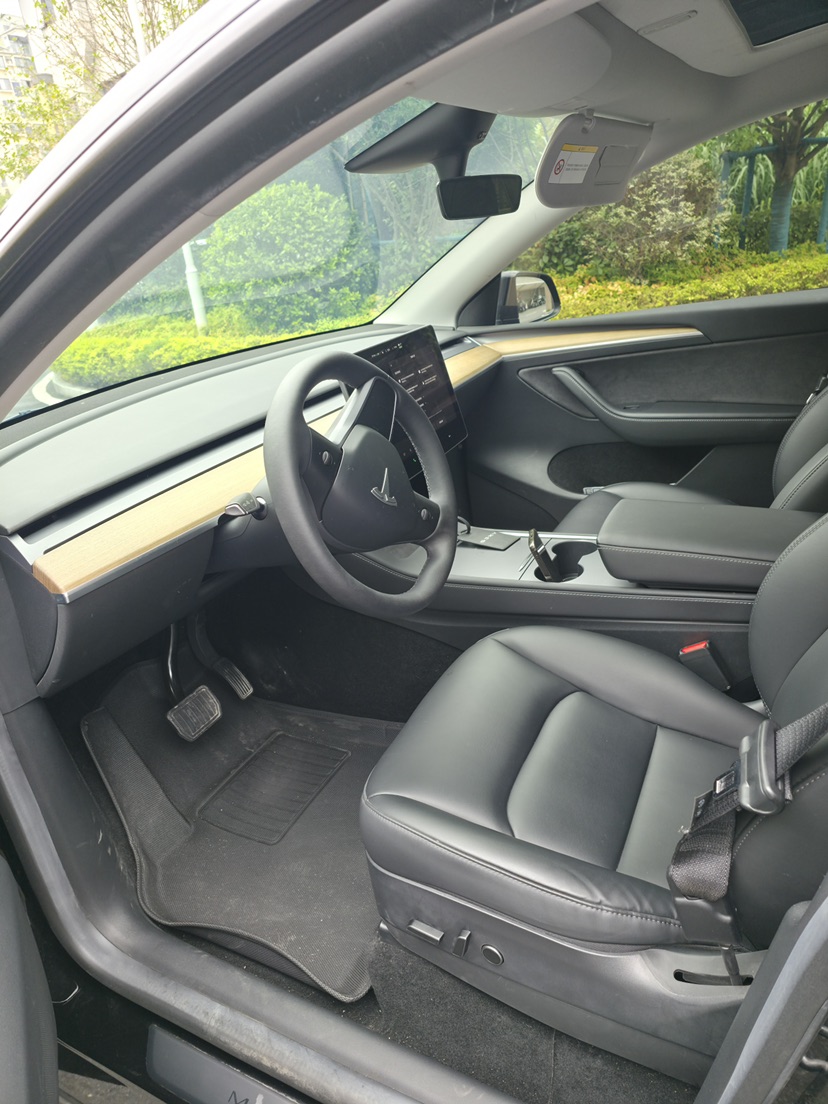 Tesla Model Y 2022 #4 Tesla Model Y 2022 car image #4