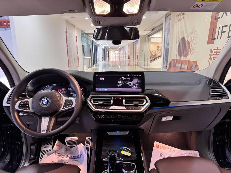 BMW iX3 2021 изображение автомобиля #5