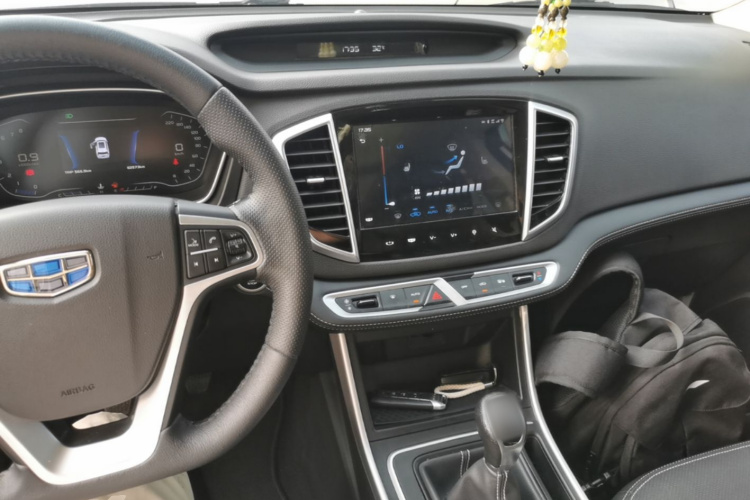 GEELY Vision X6 2019 immagine di auto #10