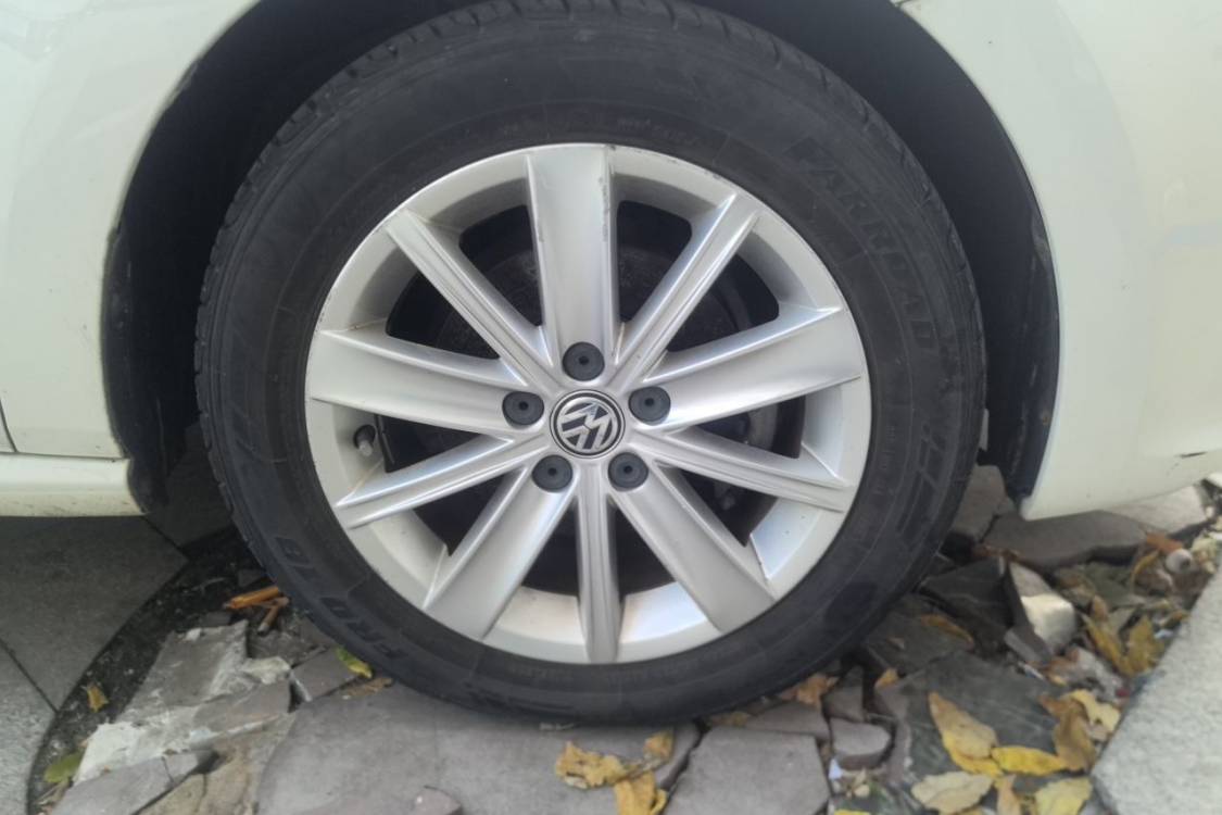 Volkswagen Polo 2014 car image #9