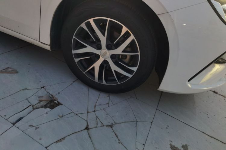 GEELY Emgrand 2023 car image #9