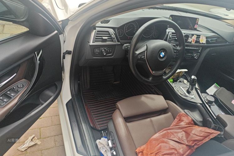 BMW 3 Series 2019 car image #18
