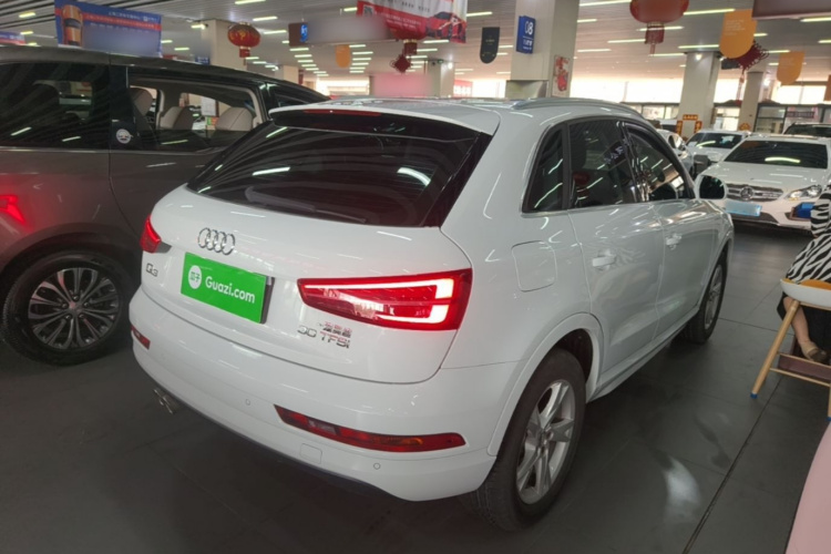 Audi Q3 2017 car image #7