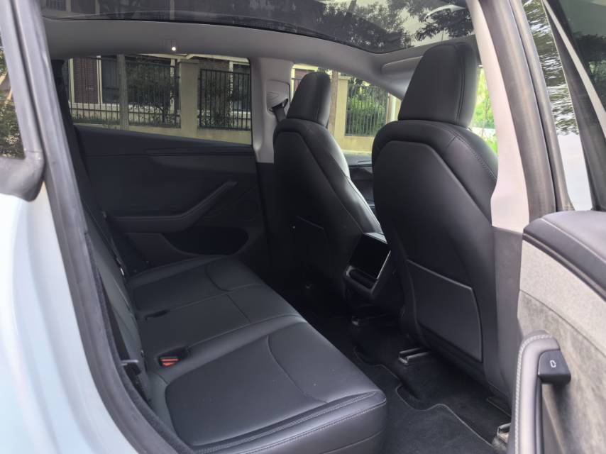 Tesla Model Y 2025 #7 Tesla Model Y 2025 car image #7