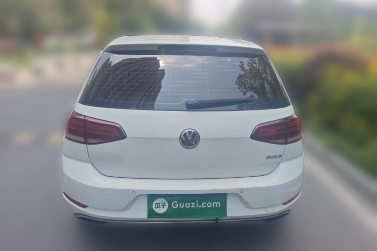 Volkswagen Golf 2018 car image #4