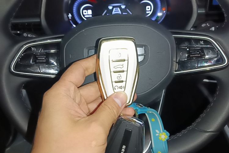 GEELY Emgrand 2024 car image #9