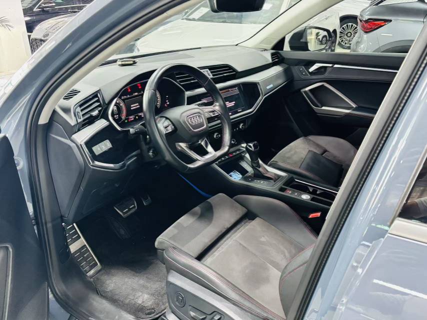 Audi Q3 2021 car image #3