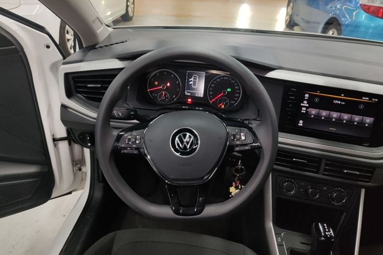 Volkswagen Polo 2021 car image #11