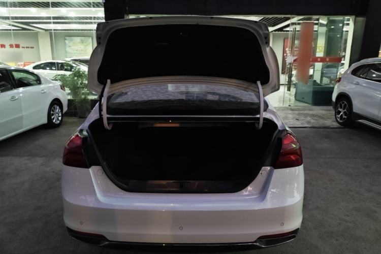 GEELY Emgrand 2018 car image #19
