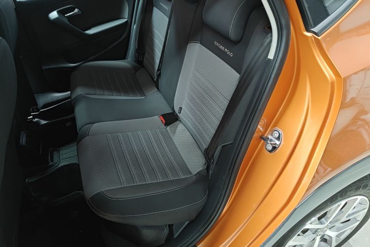 Volkswagen Polo 2015 car image #17