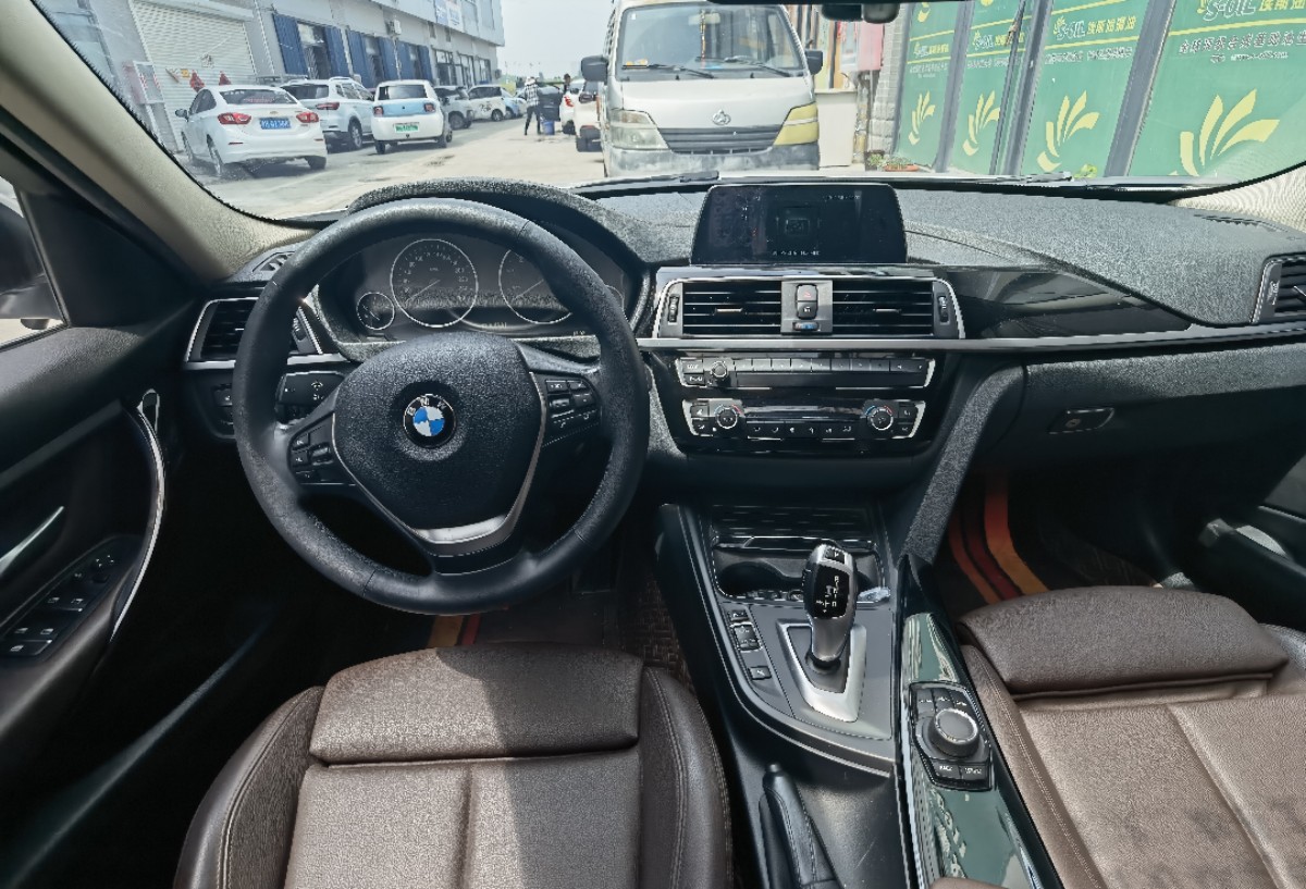 BMW 3 Series 2018 car image #6