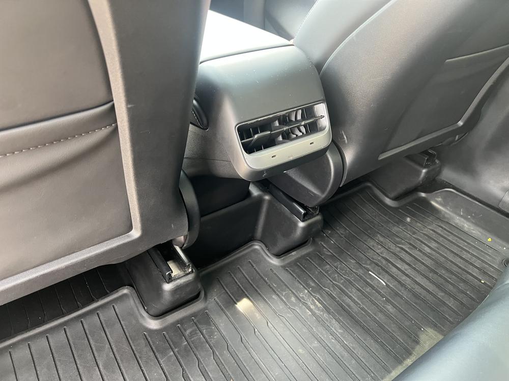 Tesla Model Y 2023 car image #17