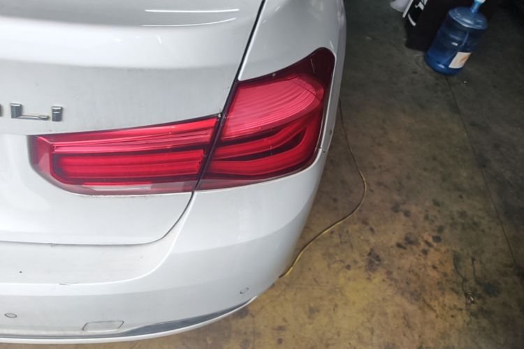 BMW 3 Series 2017 #8 BMW 3 Series 2017 car image #8