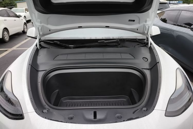 Tesla Model Y 2024 #20 Tesla Model Y 2024 car image #20