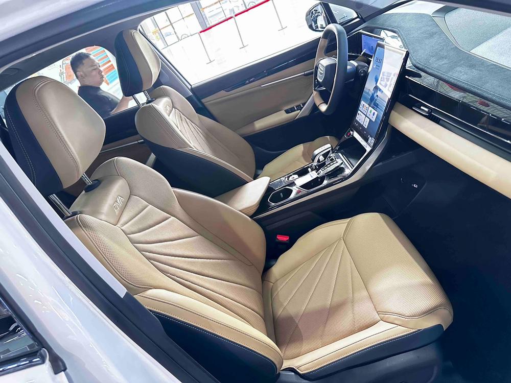 GEELY Boyue L 2023 car image #24