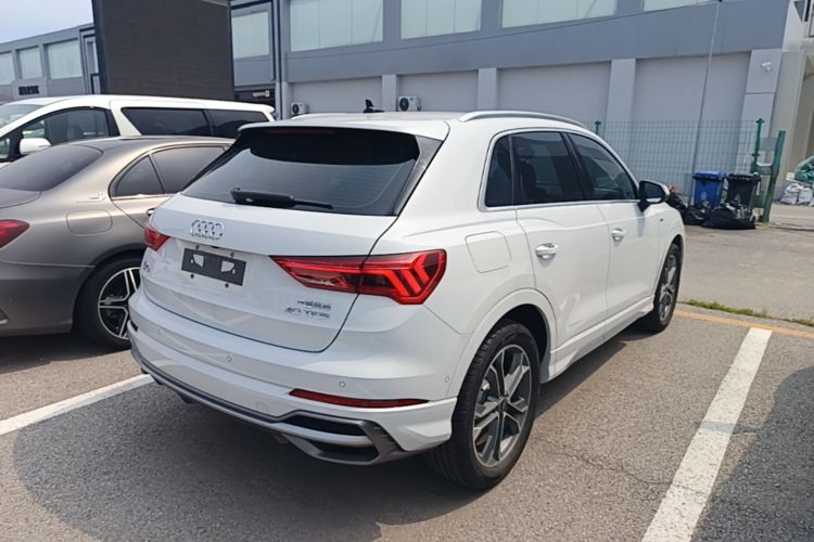 Audi Q3 2022 car image #7