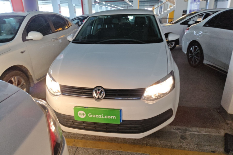 Volkswagen Polo 2019 car image #3