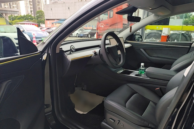 Tesla Model Y 2023 #16 Tesla Model Y 2023 car image #16