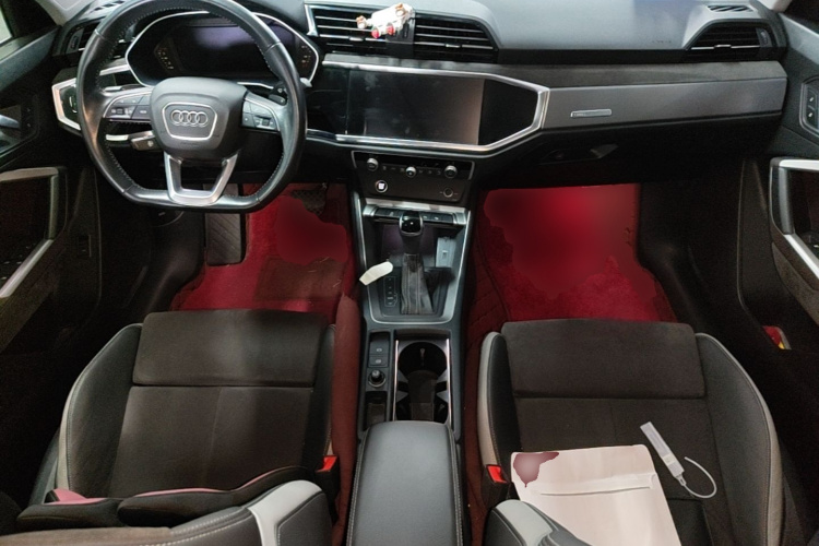 Audi Q3 2021 car image #10