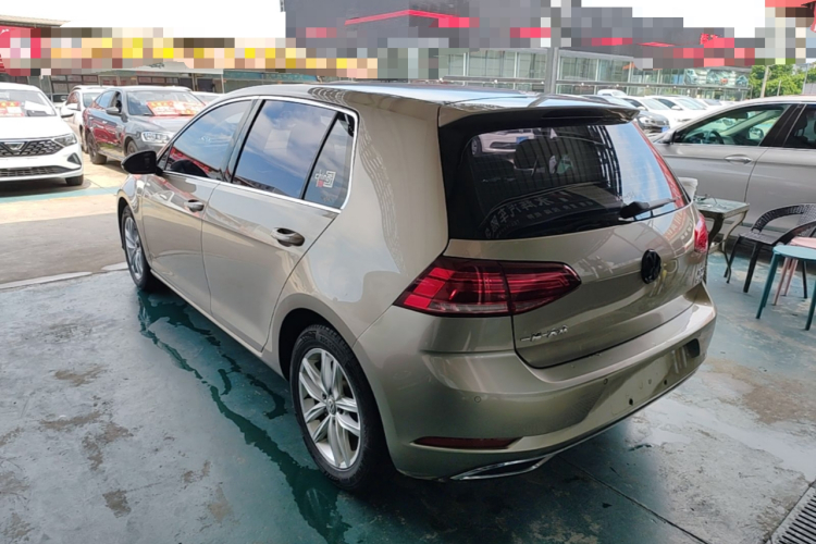 Volkswagen Golf 2018 car image #5