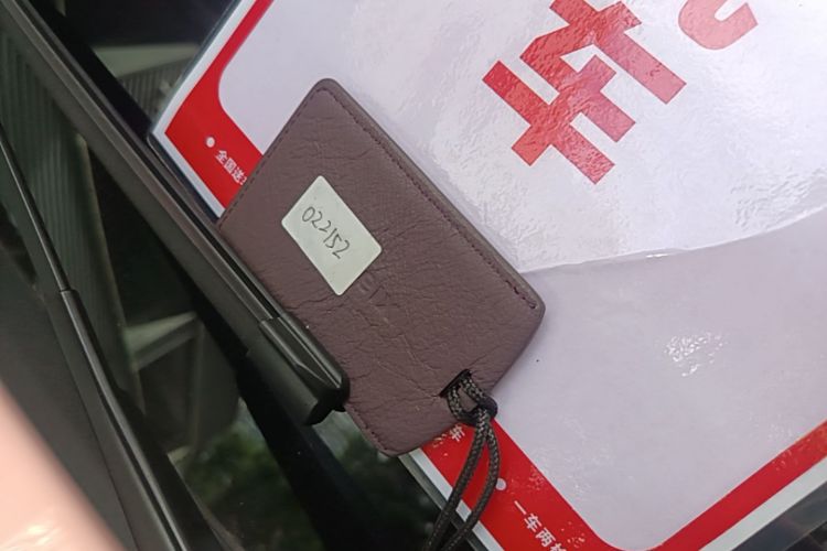 MI SU7 2025 immagine di auto #9