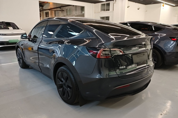 Tesla Model Y 2024 #7 Tesla Model Y 2024 car image #7
