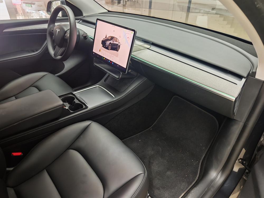 Tesla Model Y 2024 car image #8