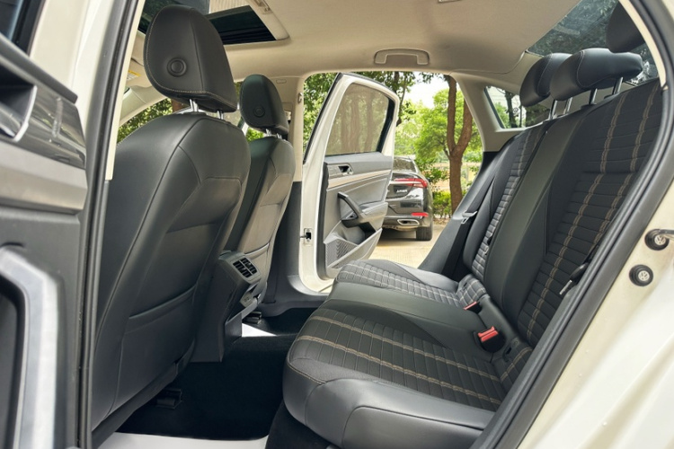 Volkswagen Lavida 2019 car image #11