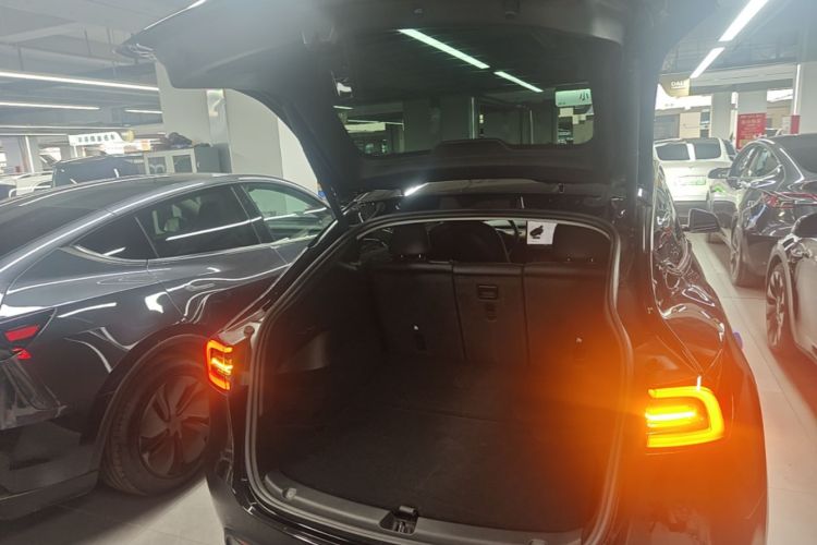 Tesla Model Y 2023 car image #19