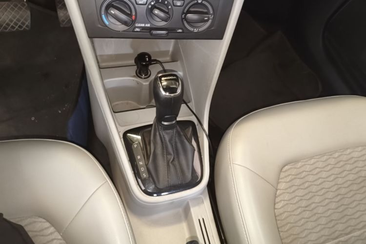 Skoda Rapid 2017 #14 Skoda Rapid 2017 car image #14