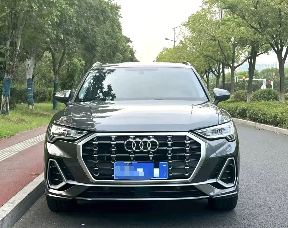 Audi Q3 2022 car image #2