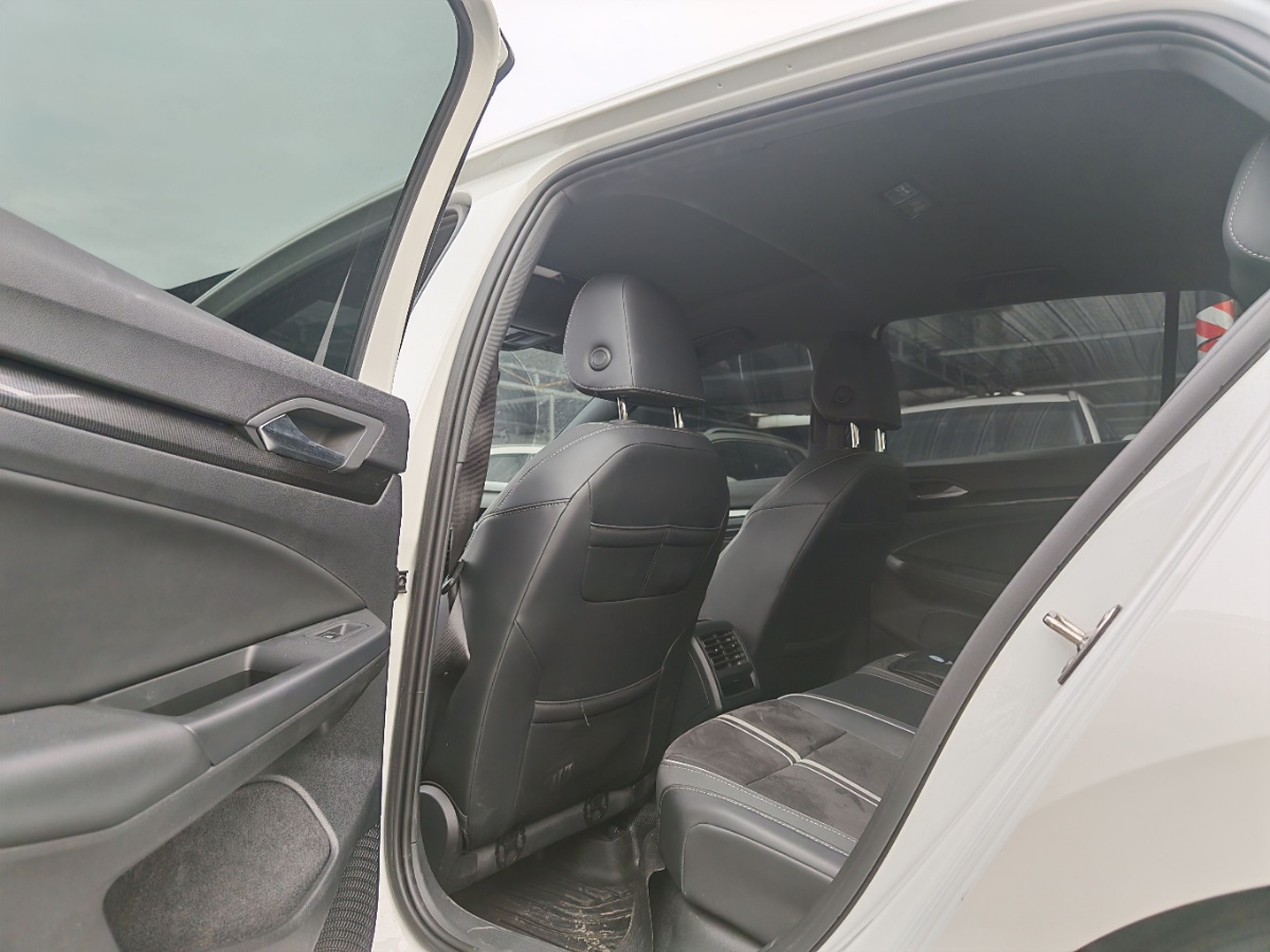 Volkswagen Golf 2022 car image #8