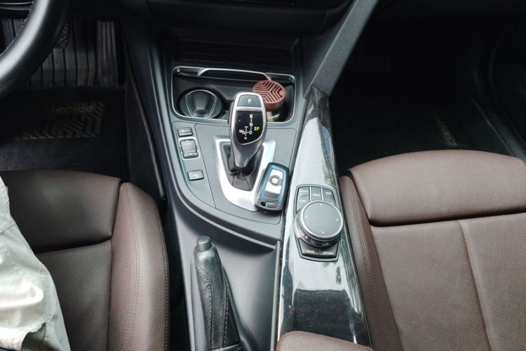 BMW 3 Series 2018 #14 BMW 3 Series 2018 car image #14